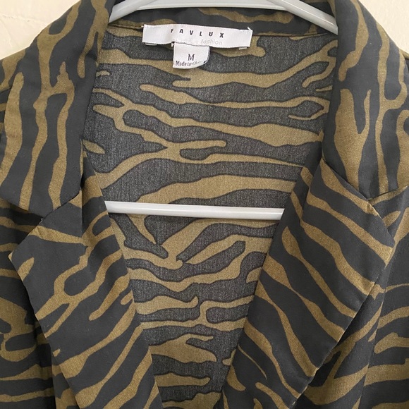 Animal Print blouse - Picture 3 of 3